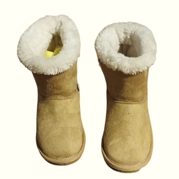 Boots Other - Toddler Girl's tan Winter Boots Size 13 🔥 5$ if you get bundle 🔥